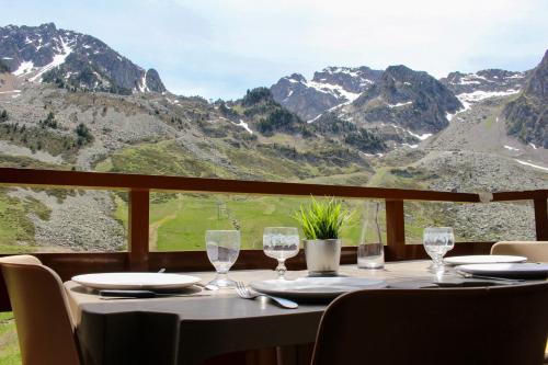 Studio La Mongie résidence le Montana Balcon plein sud pied de piste parking souterrain privé