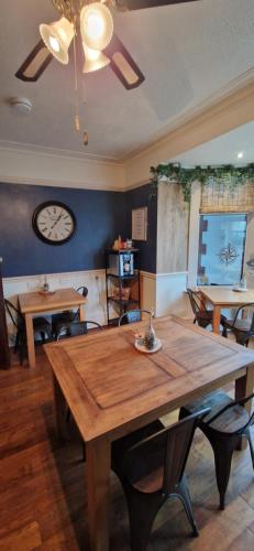 Witchingham B&B in Holyhead