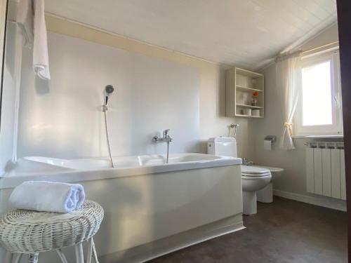 Vannas istaba, Ferienhaus Casa Pino mit eingezäuntem Garten in Ligurien zur Alleinnutzung (Ferienhaus Casa Pino mit eingezauntem Garten in Ligurien zur Alleinnutzung) in Borghetto dʼArroscia