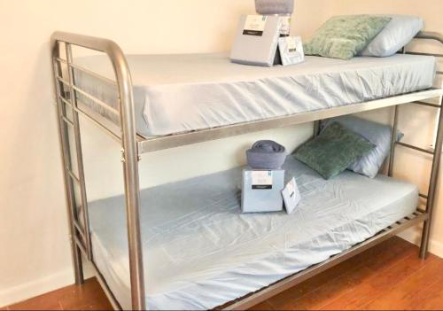 Men Only Hostel Fort Lauderdale Airport Long Term OK in Fort Lauderdale (FL)