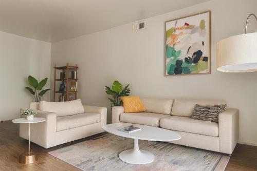 Exquisite 2BDRM in Heart of MDR King Bed – khách sạn tại Marina Del Rey