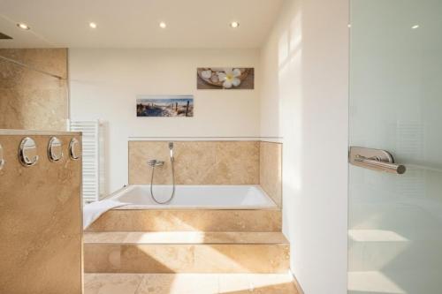 have-a-nice-Stay - Penthouse I Innenstadt I wenige Minuten zum Bahnhof I riesige Dachterrasse in Ahrensburg, Deutschland