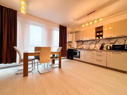 Aly Airport Apartament - Private Parking, Modern – khách sạn tại Someseni