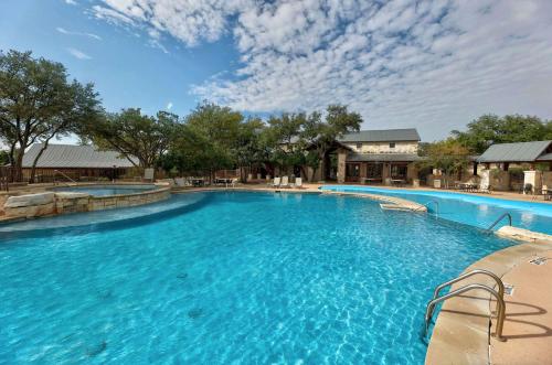Hill Country Hideaway - The Hollows by Lake Travis in Jonestown