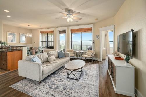 Hill Country Hideaway - The Hollows by Lake Travis in Jonestown