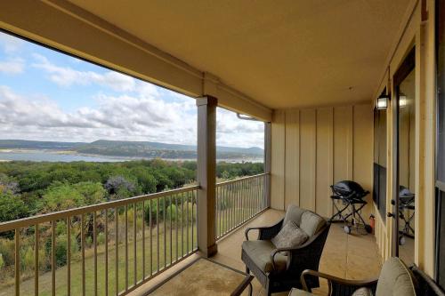 Hill Country Hideaway - The Hollows by Lake Travis in Jonestown