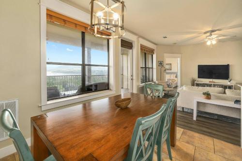 Hill Country Hideaway - The Hollows by Lake Travis in Jonestown