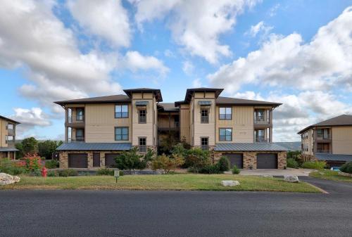 Hill Country Hideaway - The Hollows by Lake Travis in Jonestown