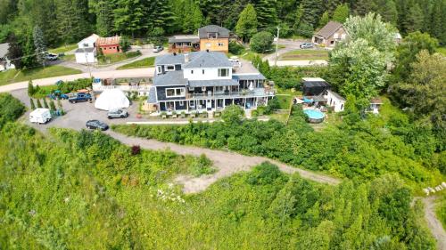 A szálláshely kívülről, Suite 1 Flèche du fjord vue Saguenay Monts Valin (Suite 1 Fleche du fjord vue Saguenay Monts Valin) in Saint-Fulgence (QC)