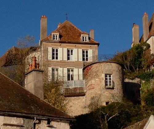 B&B Semur-en-Auxois - La Maison Févret - Bed and Breakfast Semur-en-Auxois