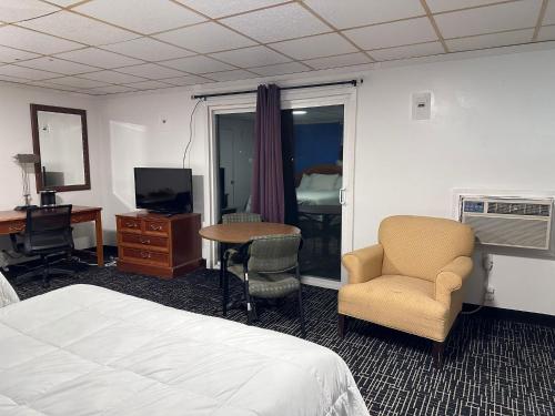 Rodeway Inn - image 30