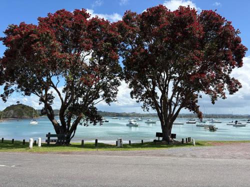 Strand, Tuis Nest, family beach bach at Opito Bay in Kerikeri