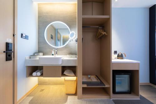 Atour Hotel Wuhan Chuhehanjie Xiu Theater – Wuhan, OH