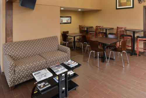 Quality Inn Gonzales - image 13