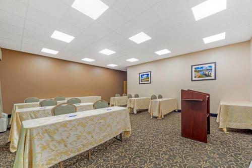 Best Western North East Inn - image 40