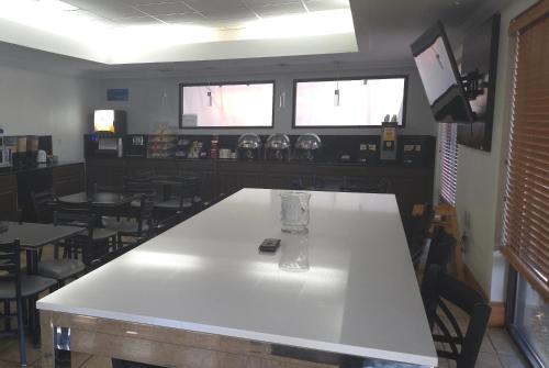 Best Western North East Inn - image 17