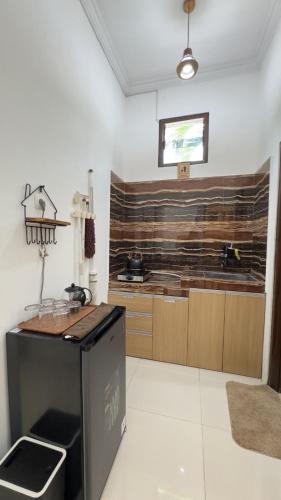 Kitchen, ABK Homestay in Purworejo