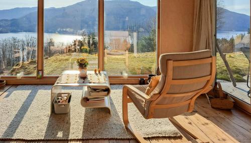 Зовнішній вигляд готелю, Self-Built Cabin With Views Over Leirvik in Хілестад