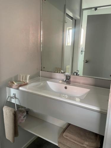 2 bedrooms, 4 beds