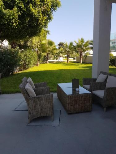 Amphora Hotel & Suites - image 2