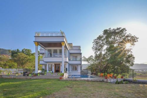 Villa With Turf & Indoor Games