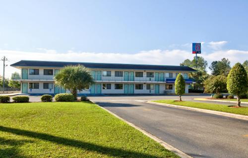 Motel 6-Valdosta, GA - University