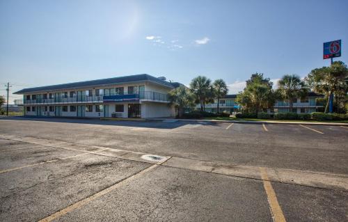 Motel 6-Valdosta, GA - University