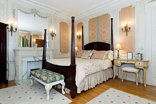 Boudoir room