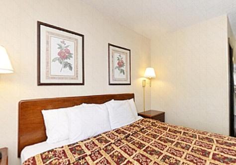 Extended Stay Warrenton Inn Ideally located in the Warrenton area, Americas Best Value Inn Warrenton promises a relaxing and wonderful visit. Featuring a satisfying list of amenities, guests will find their stay at the property 