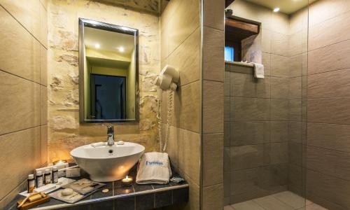 Exensian Villas & Suites - image 3
