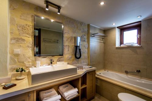 Exensian Villas & Suites - image 7