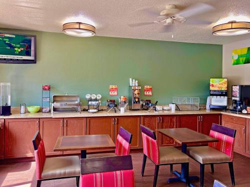 Essen und Erfrischungen, Quality Inn & Suites Green Bay  - Ashwaubenon in Green Bay (WI)