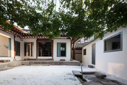 Side Hanok Residence, Seoul (photo 7)