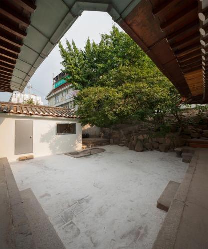Side Hanok Residence, Seoul (photo 6)