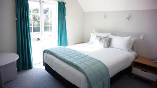 Two-Bedroom Apartment image 7