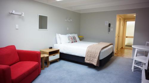 Studio with Mineral Spa Pool image 3