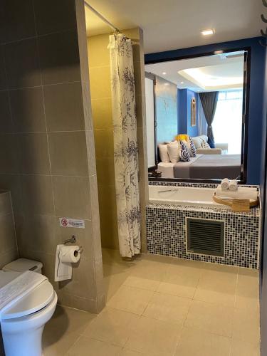 room detail thumbnail 2