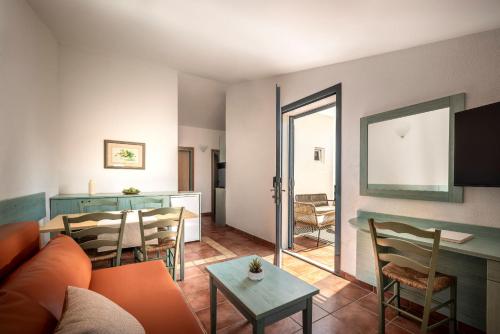 2 bedrooms, 4 beds