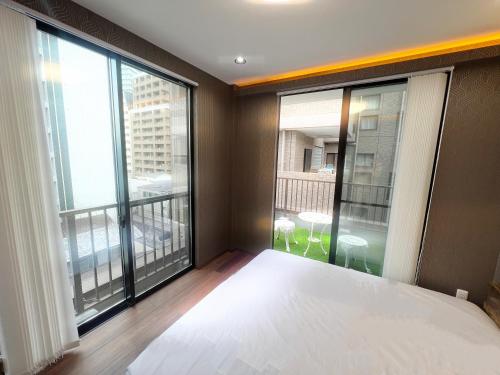 501落地大床房-心斋桥-道顿堀-日本桥-大阪城公园-难波-梅田-地铁站200m-京都奈良神户