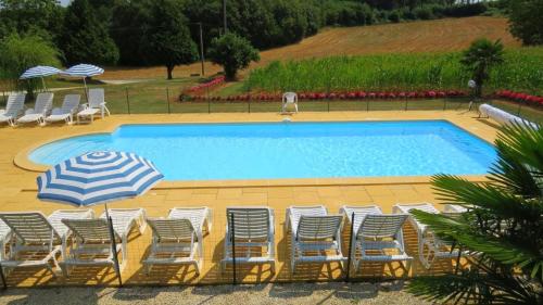 Peldbaseins, Charmant gîte de campagne pour 10 avec terrasse (Charmant gite de campagne pour 10 avec terrasse) in Saint-Crépin-et-Carlucet