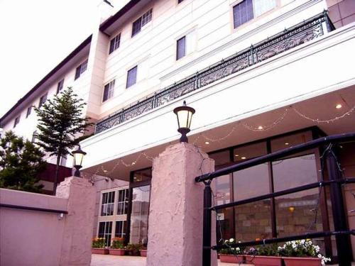 Shirakabako Hotel Paipuno Kemuri Located in Nagawa, Shirakabako Hotel Paipuno Kemuri is a perfect starting point from which to explore Nagano. Both business travelers and tourists can enjoy the propertys facilities and services. Ser