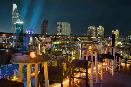 room detail thumbnail 1