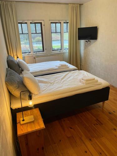 2 twin beds