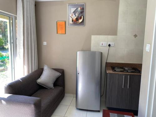 2 bedroomed apartment with en-suite and kitchenette - 2064, Хараре