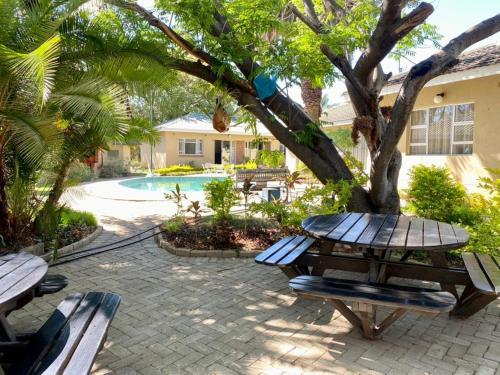 2 bedroomed apartment with en-suite and kitchenette - 2064 - image 4
