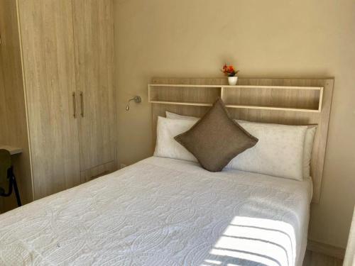 2 bedroomed apartment with kitchenette - 2068 - image 2