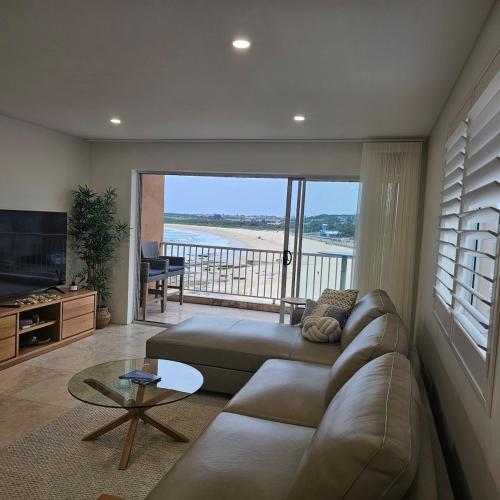 Shared lounge/TV area, Seabreeze on Maroubra in Maroubra