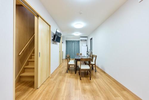 艾屋吉屋 4 minutes to Daisho Station, 3 stops to Shinsaibashi, brand new private house, 3 toilets, 2 bathrooms, suitable for large family travel