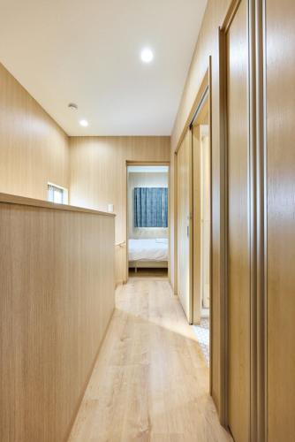 艾屋吉屋 4 minutes to Daisho Station, 3 stops to Shinsaibashi, brand new private house, 3 toilets, 2 bathrooms, suitable for large family travel