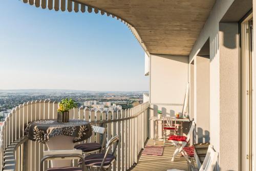 Balcony/terrace, Sky View Apartment Vienna in Rothneusiedl